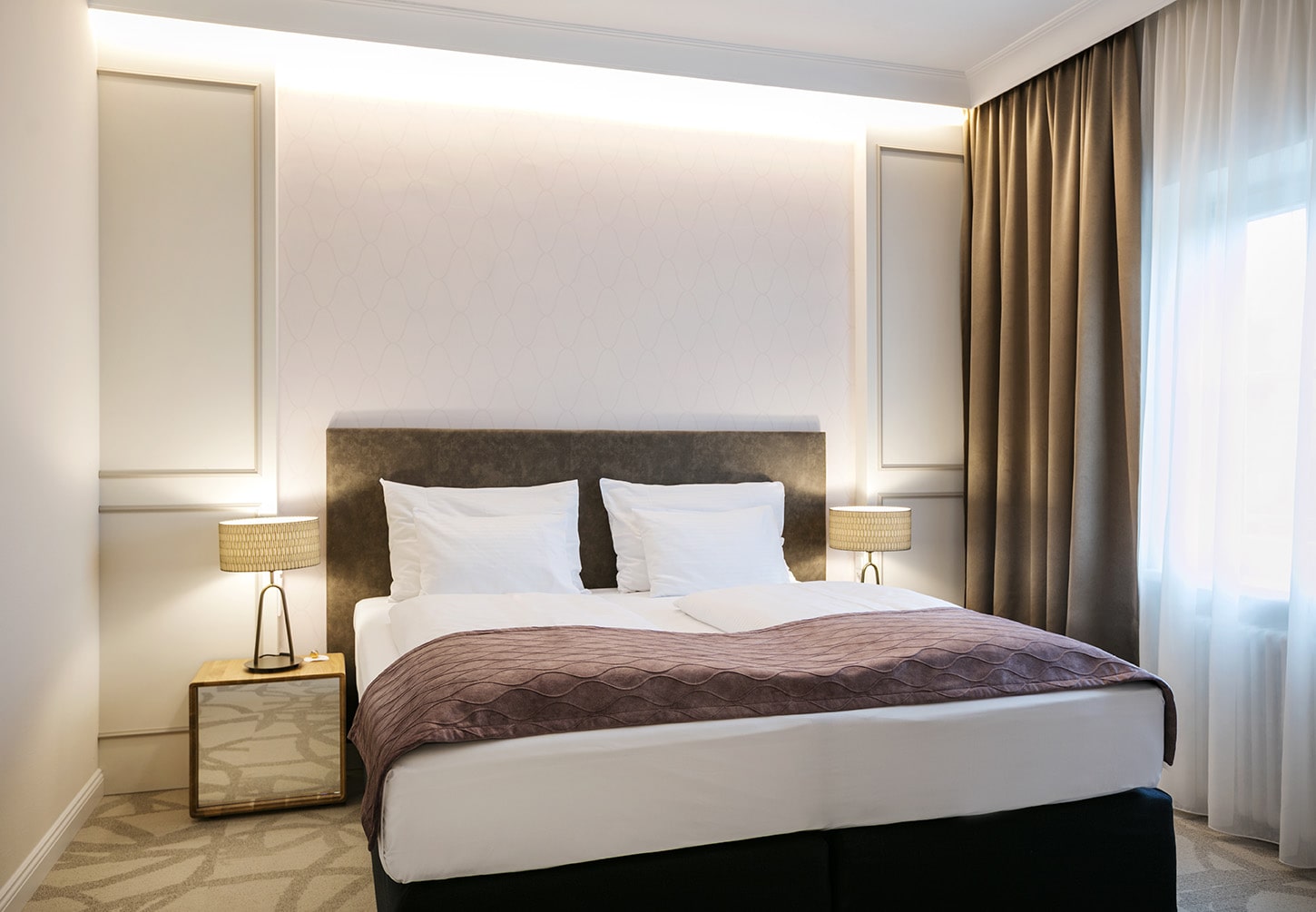02-arcotel-castillani-room