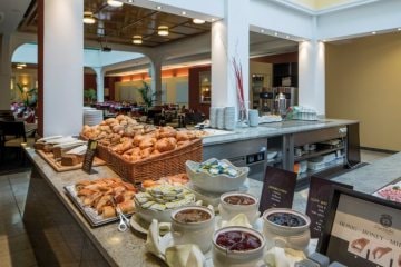 06-austria-trend-hotel-ananas-fruehstueck