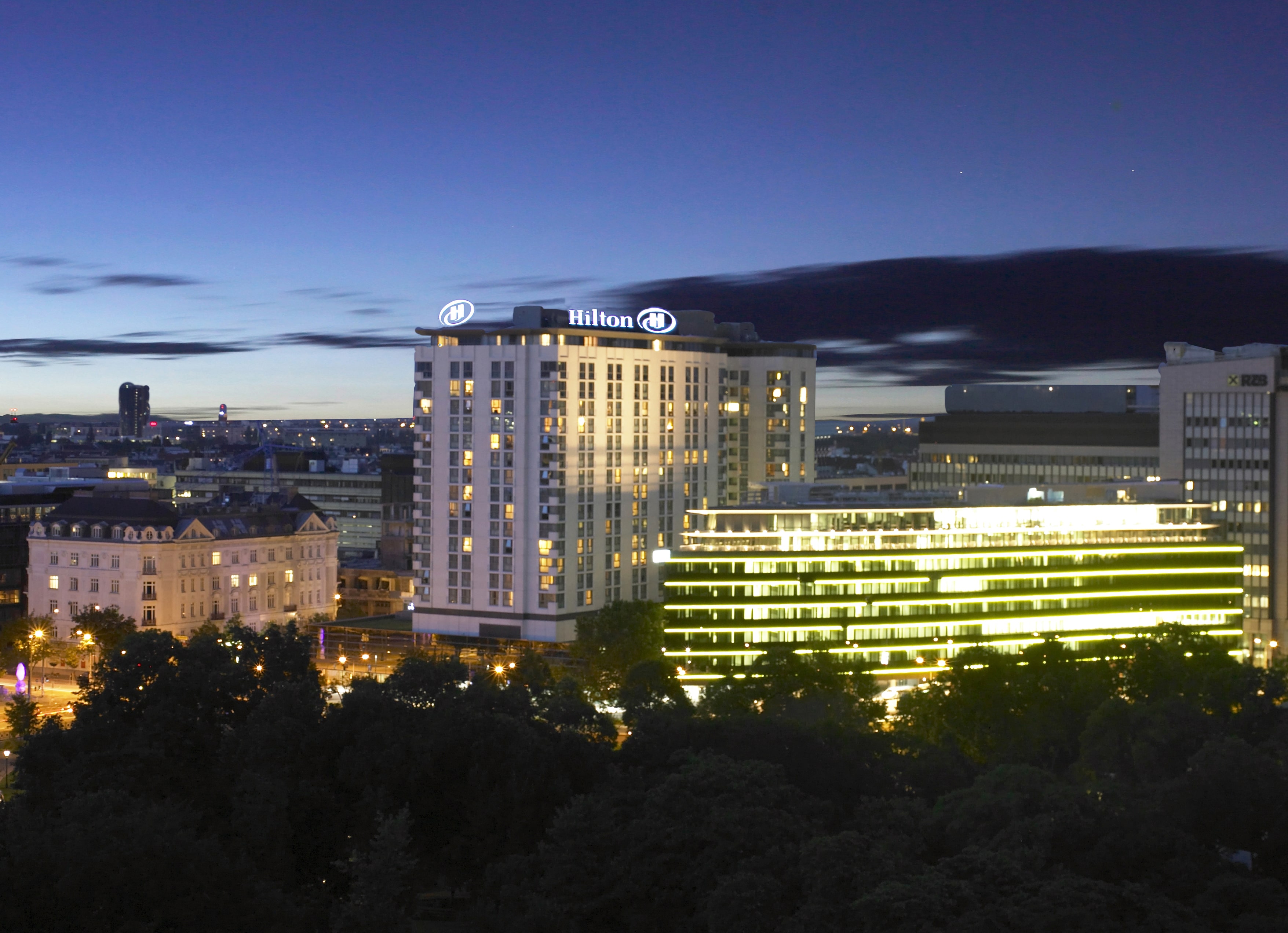01-hilton-vienna-park-building