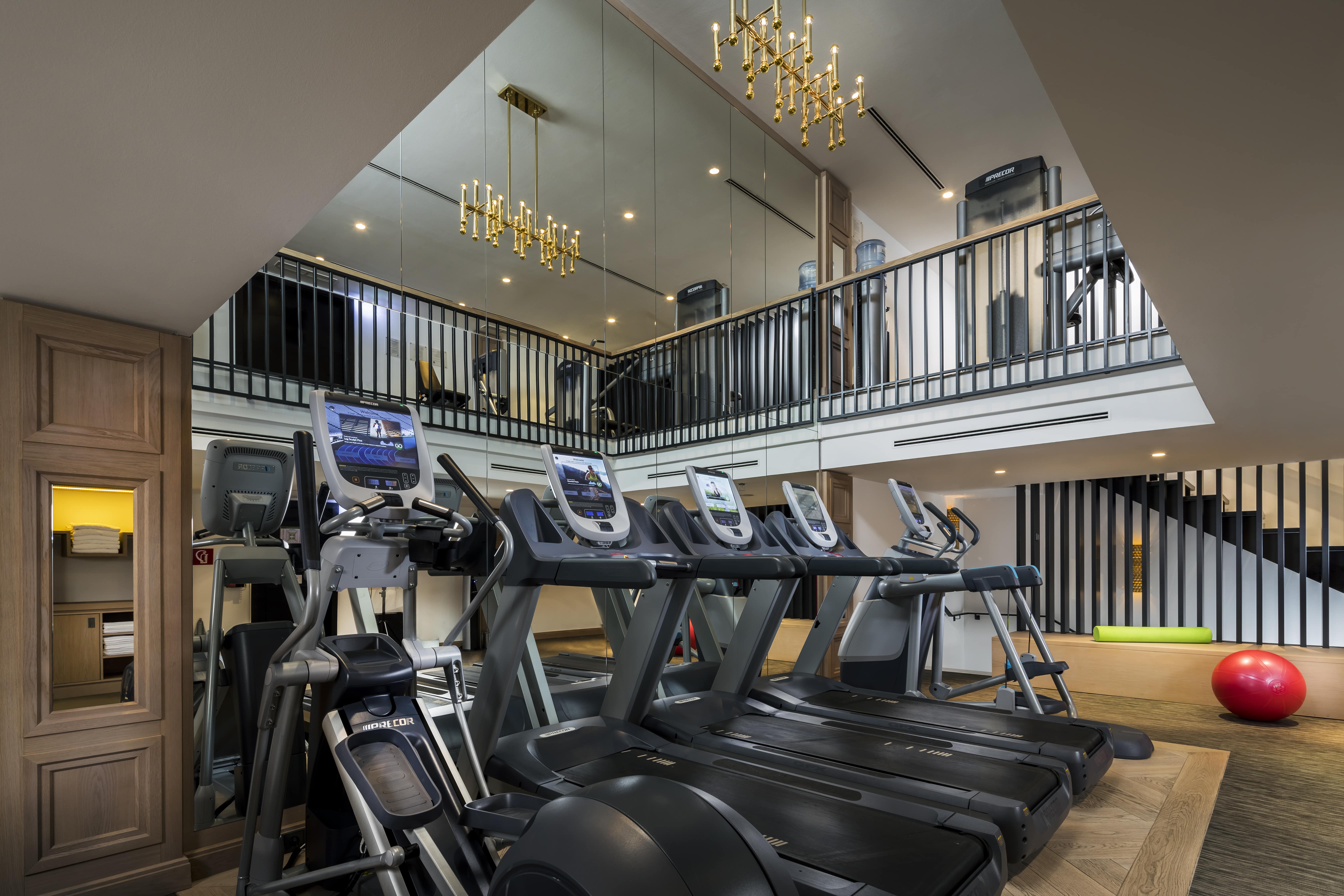 10-hilton-vienna-plaza-fitness