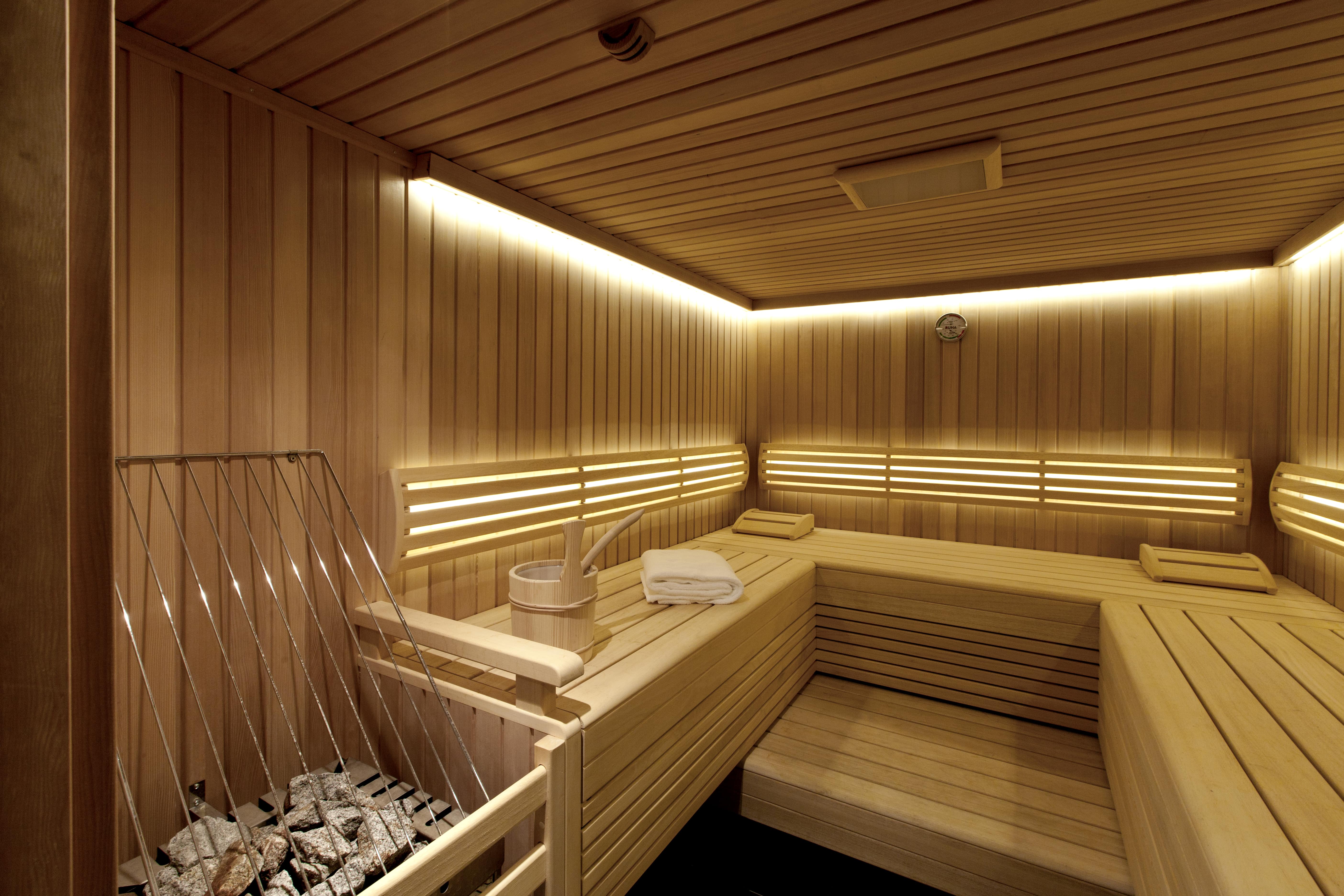 11-hilton-vienna-plaza-sauna