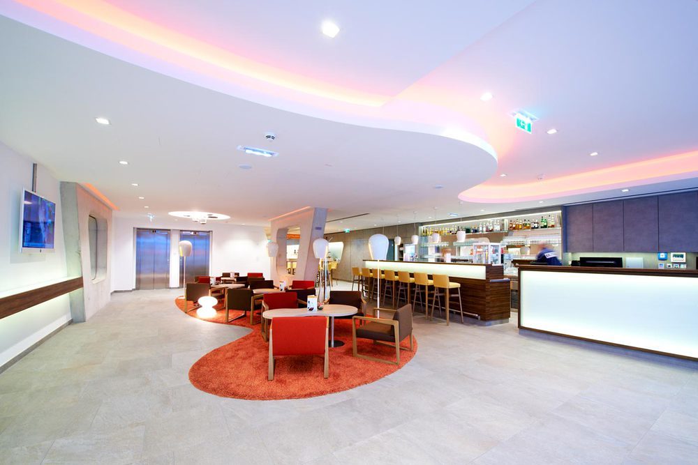 06-simms-vienna-lobby-bar2