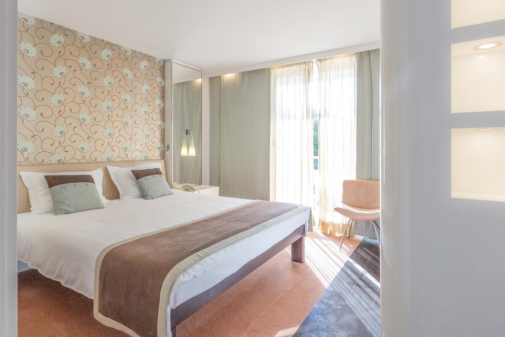 amfora-hvar-grand-beach-resort-45325793