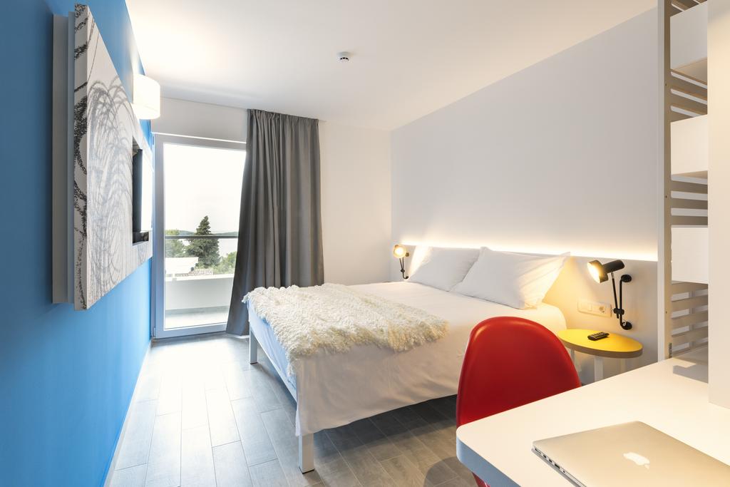 pharos-hvar-bayhill-hotel-71190775