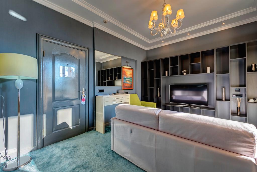 hotel-astoria-130174668