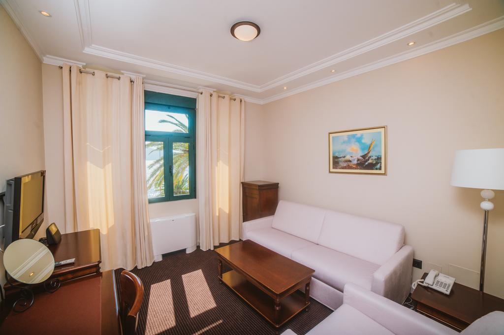 hotel-astoria-52555571
