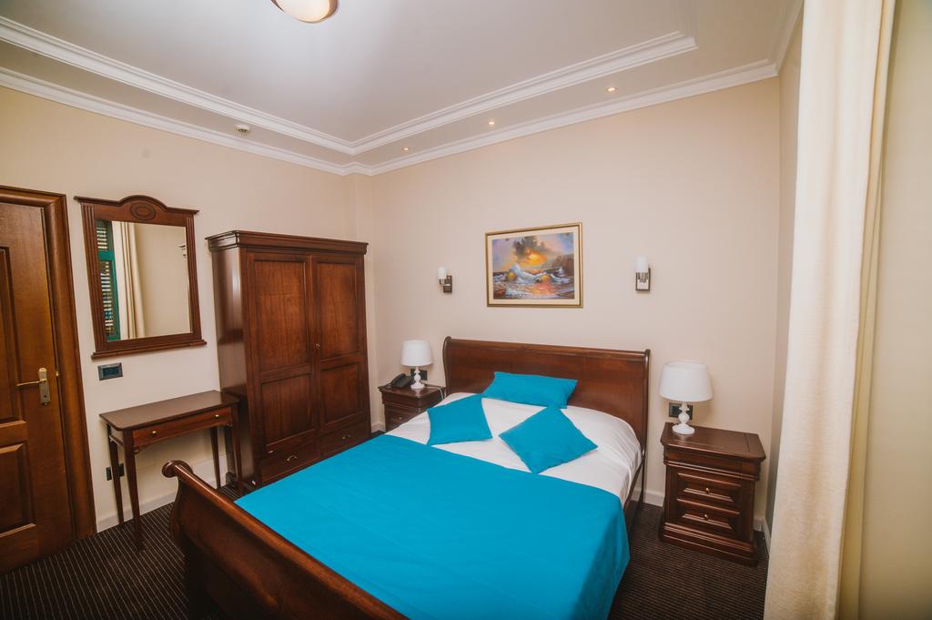 hotel-astoria-52555910