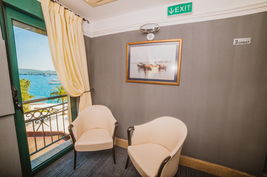 hotel-astoria-52580435