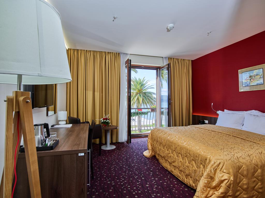 hotel-pine-123307297