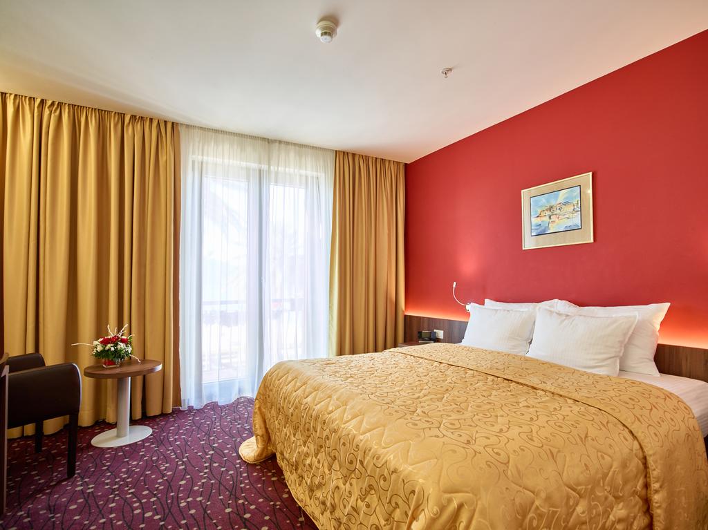 hotel-pine-123307301