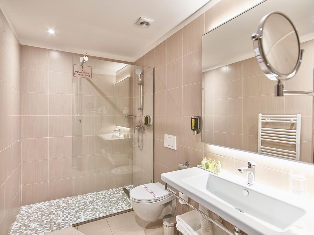 hotel-pine-123324456