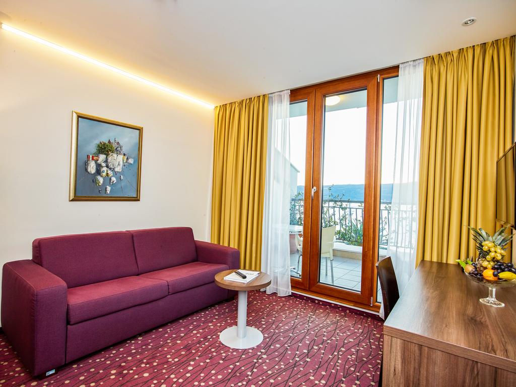 hotel-pine-123324470