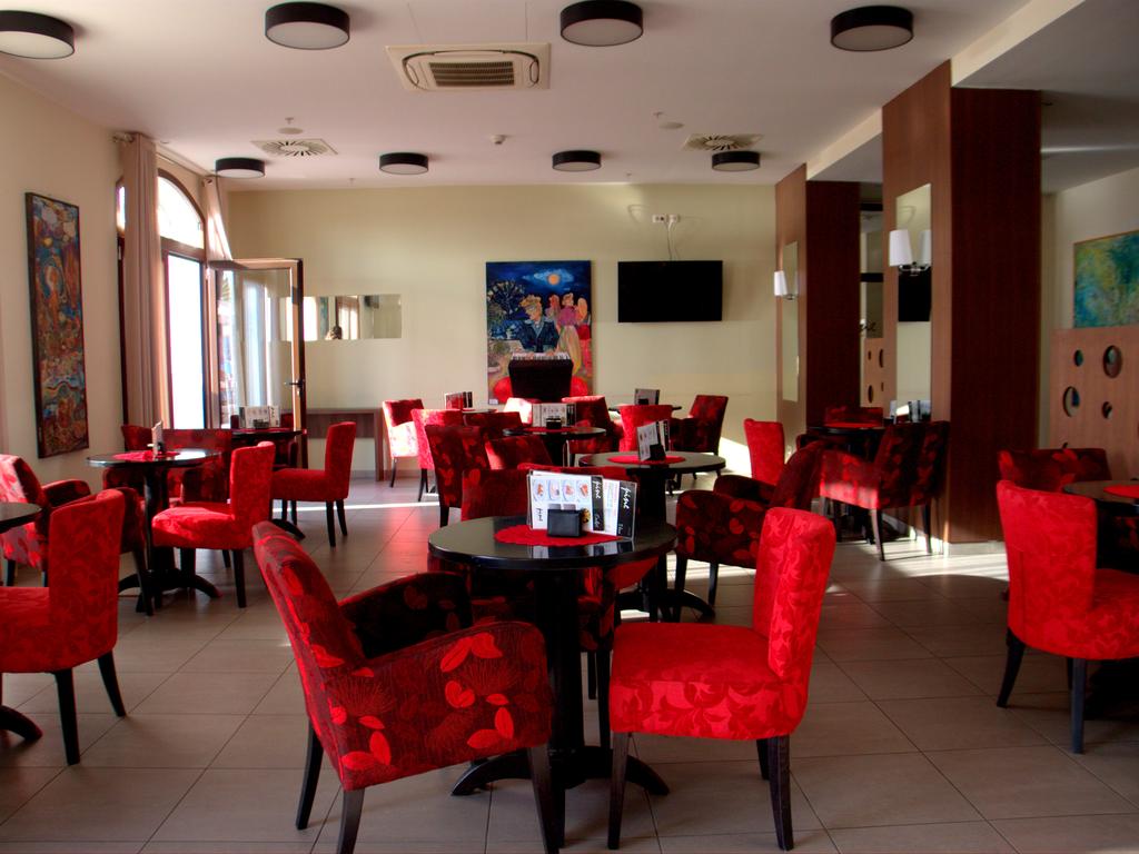 hotel-pine-123436163