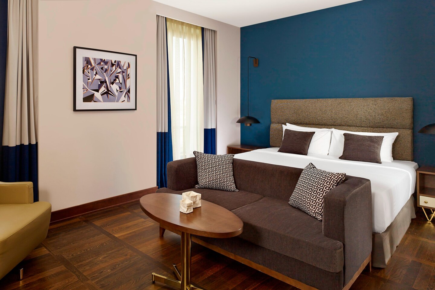 05-beglc-deluxe-room-5041-hor-clsc