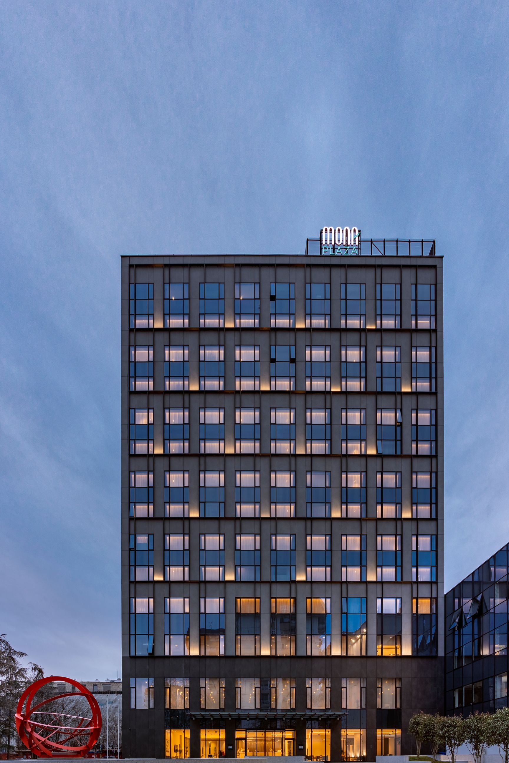 01-mona-plaza-spolja