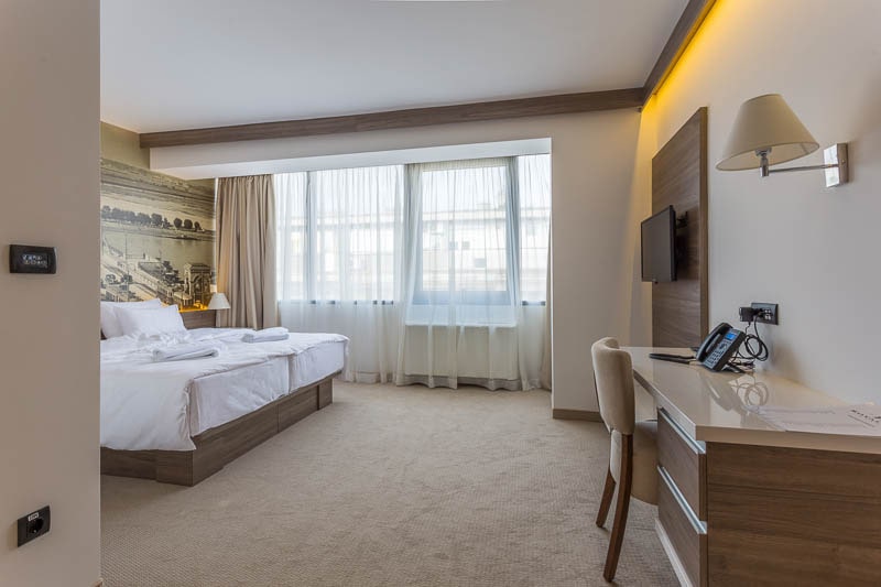 06-room