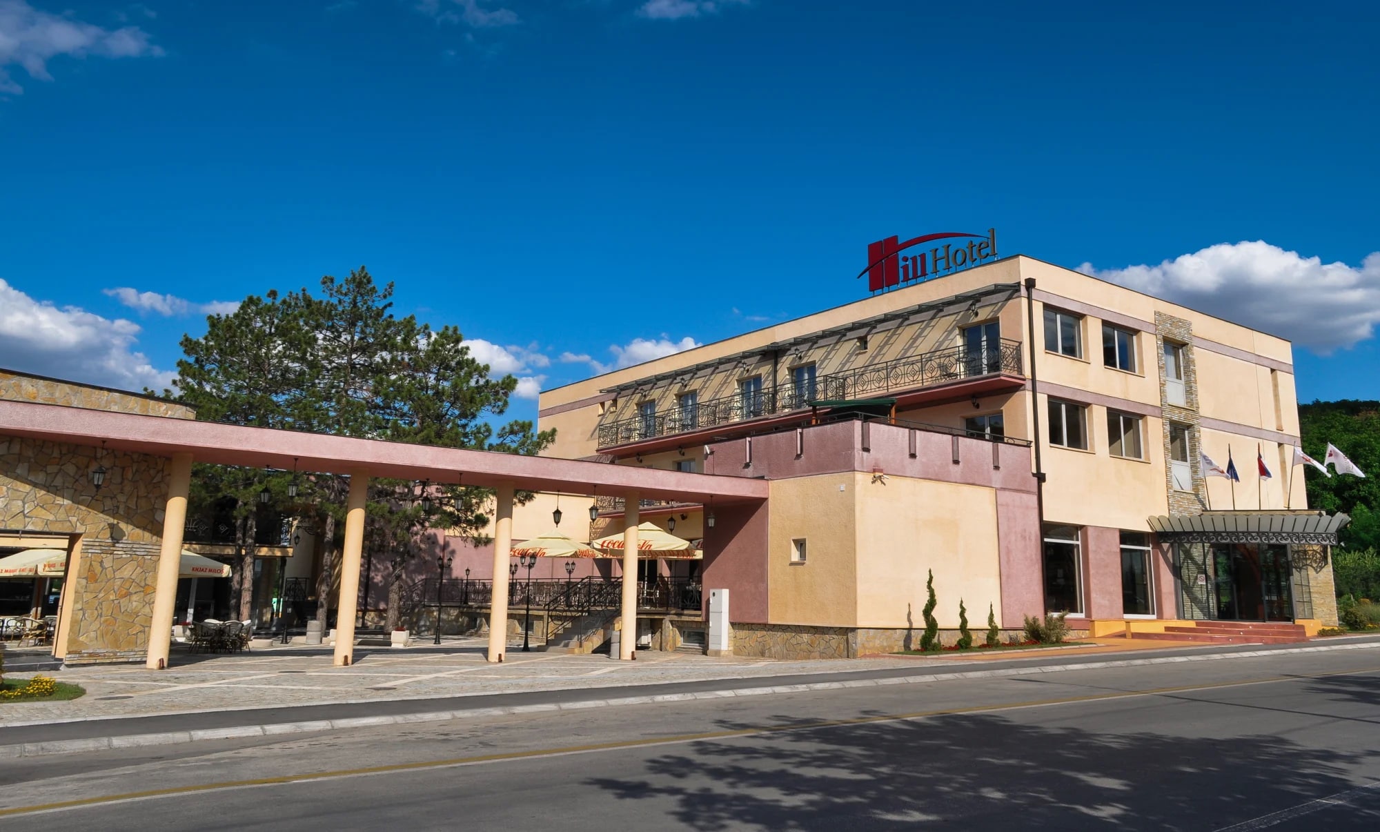 01-hill-building