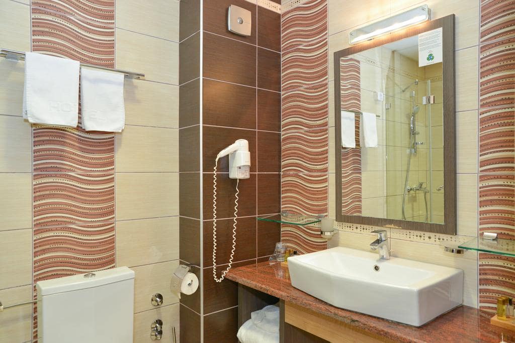 05-hill-bathroom