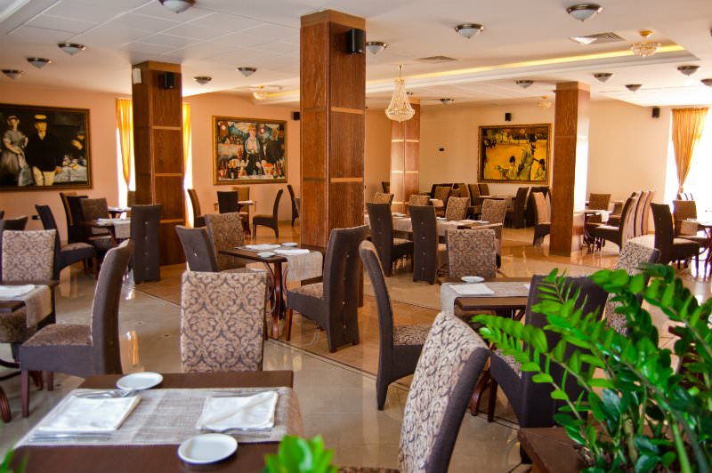 06-hill-restaurant
