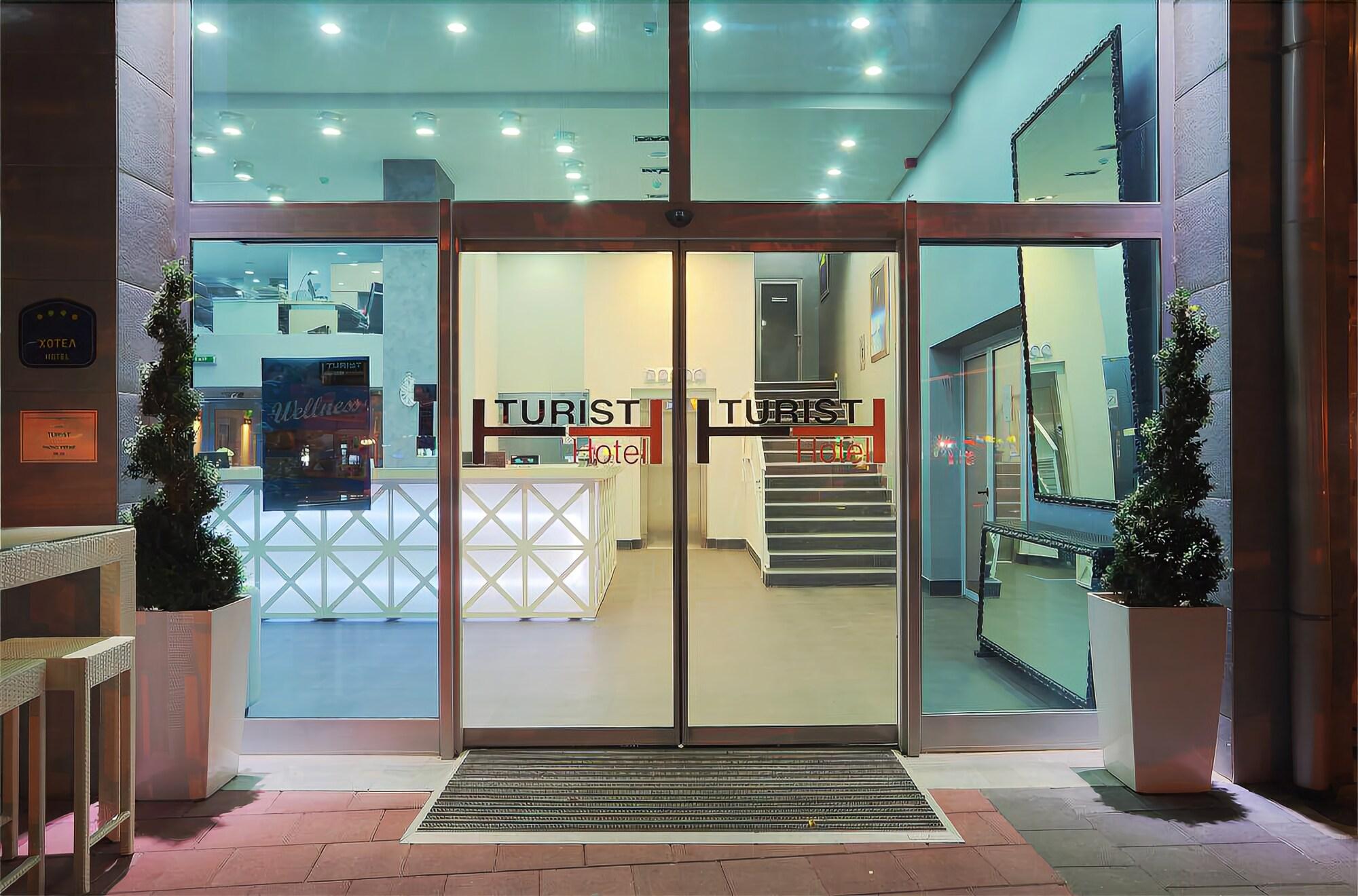 02-turist-entrance