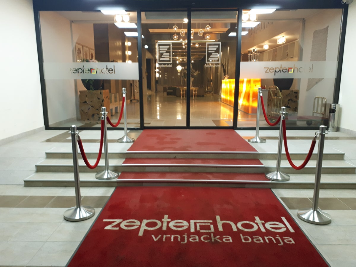 02-zepter-entrance