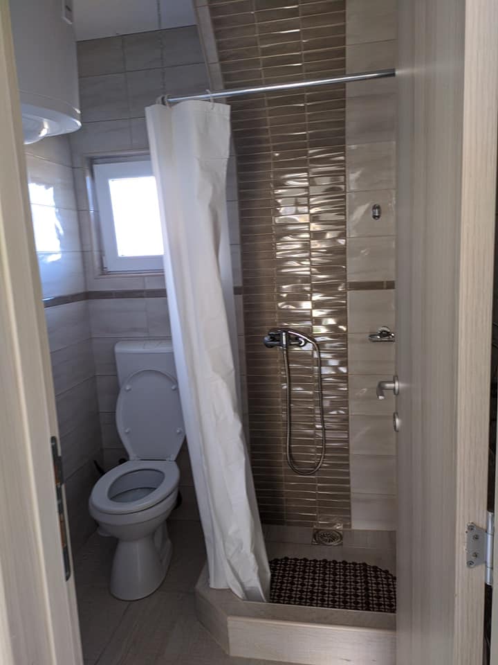 07-zlatar-bathroom