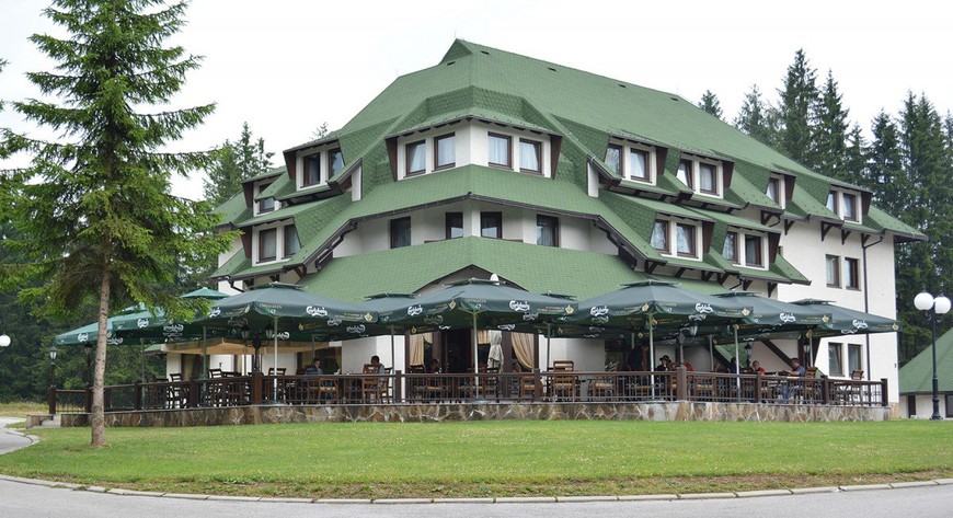 01-zlatnik-building