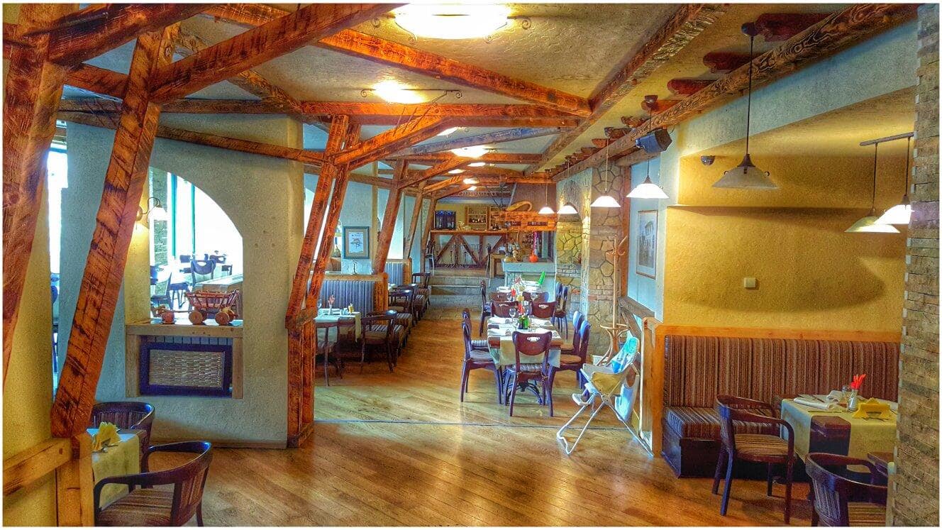 07-mona-bar