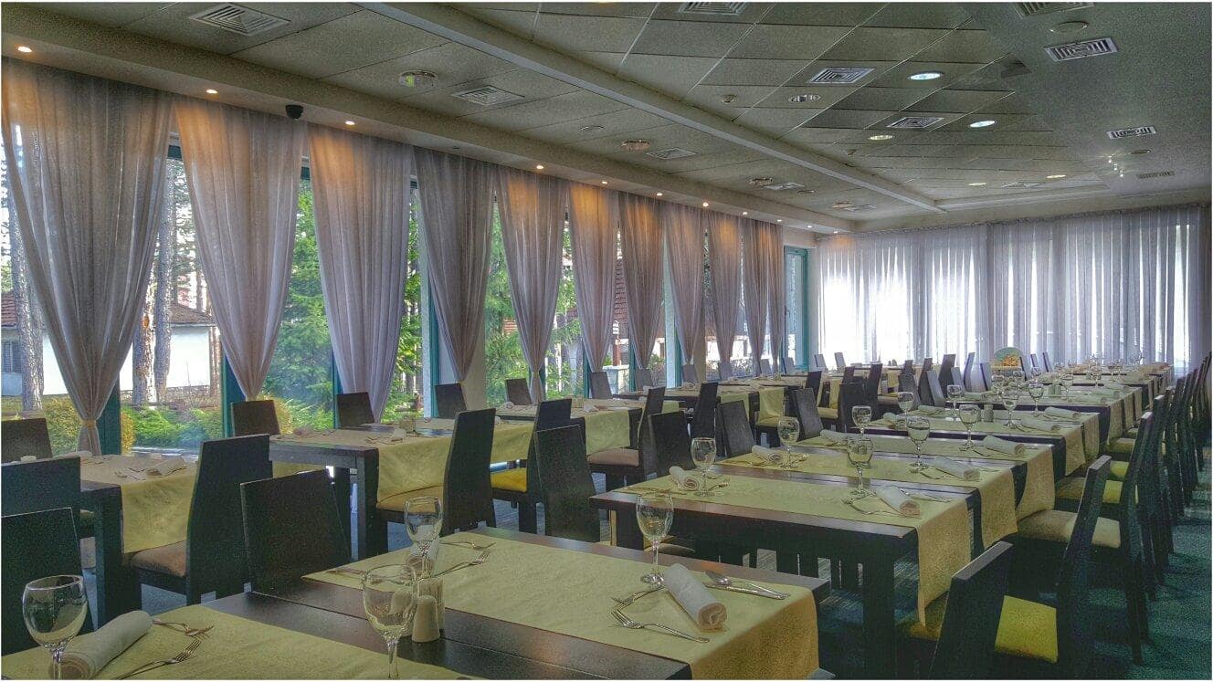 08-mona-restaurant