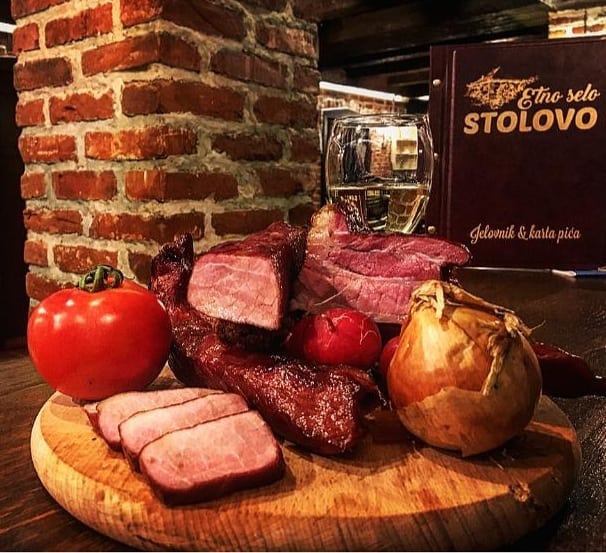 09-stolovo-food3