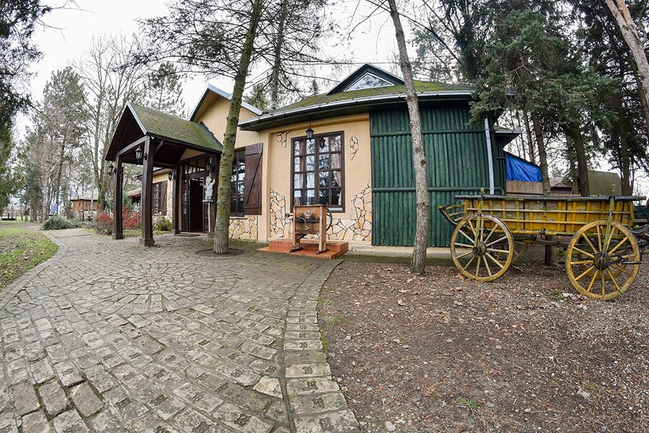 01-pajin-building